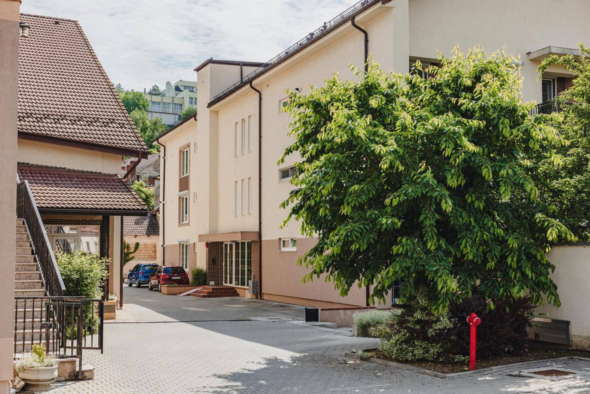 Schiller Apartment 57 - Free Private Parking Braşov Esterno foto