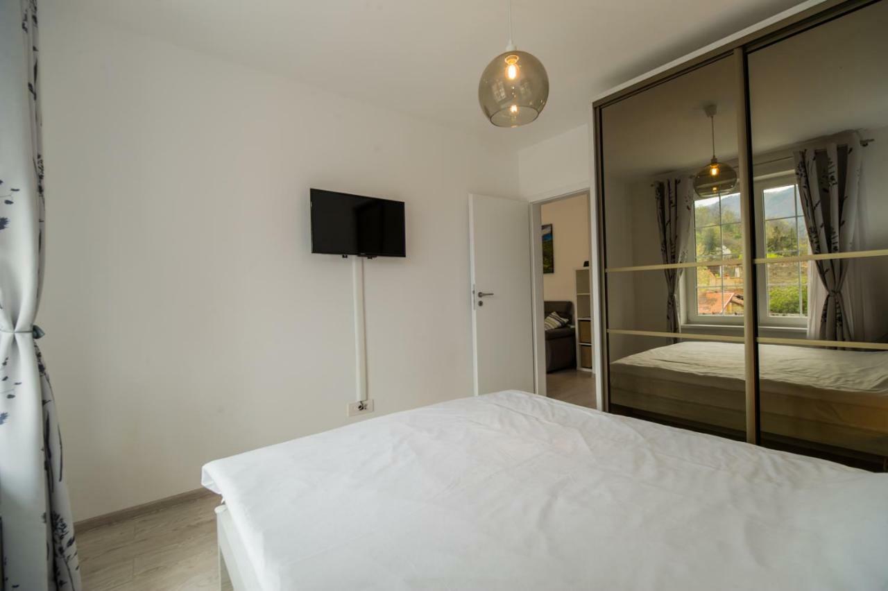 Schiller Apartment 57 - Free Private Parking Braşov Esterno foto